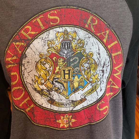 Harry Potter T-shirt from Universal Studios S EUC - Picture 2 of 6
